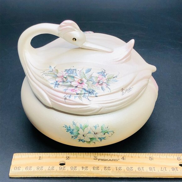 Vintage BERGER Italy Pearlescent Porcelain Swan Trinket Jewelry Dresser Box - Picture 14 of 15